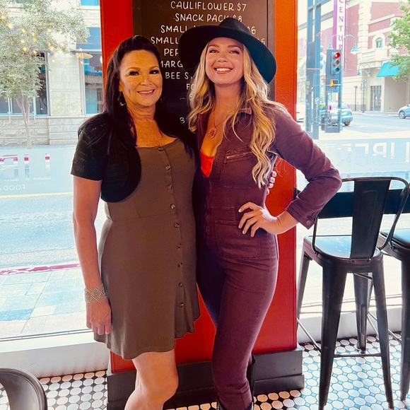 Meet your Posher, Ashley - Picture 5 of 6